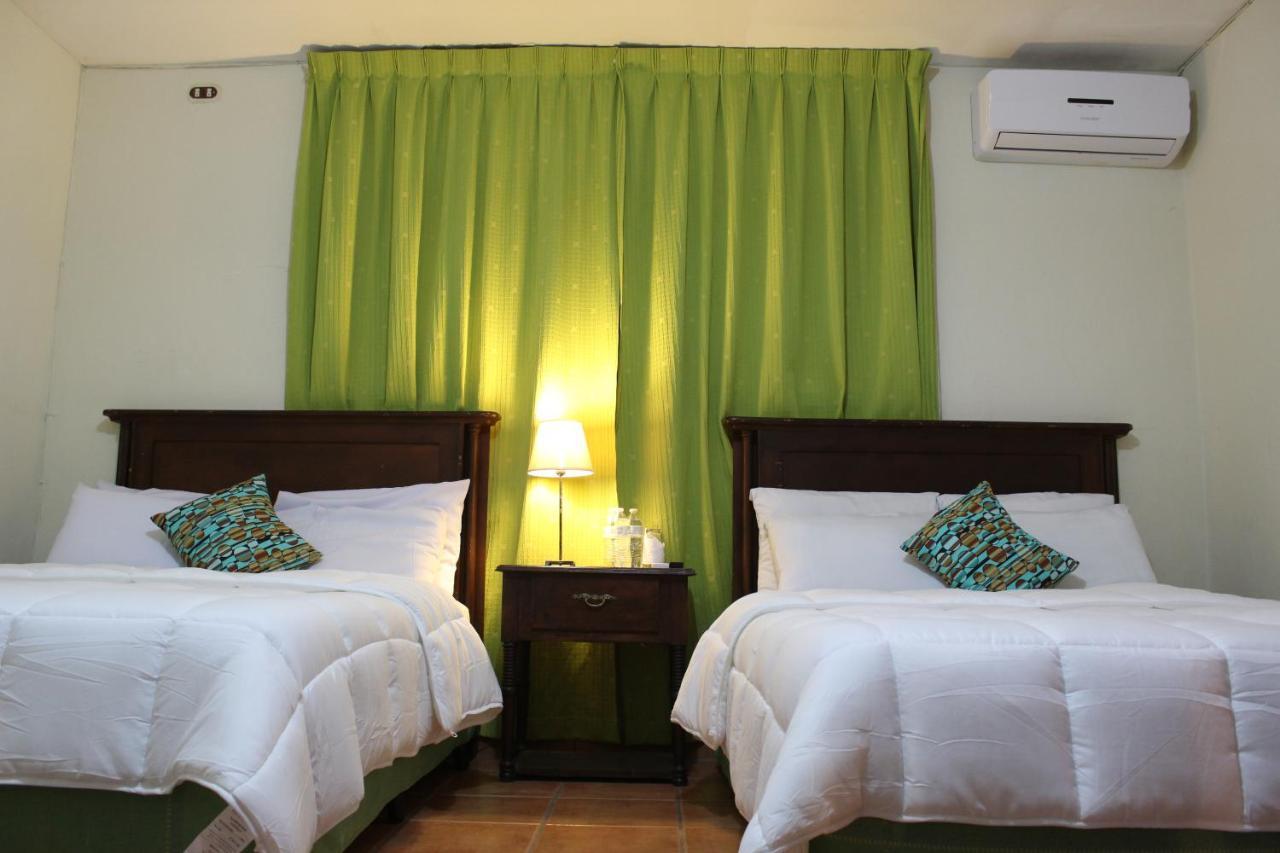 Hotel Villa Antigua ซานซัลวาดอร์ ภายนอก รูปภาพ
