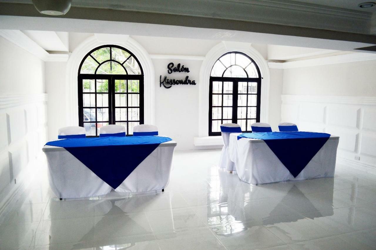 Hotel Villa Antigua ซานซัลวาดอร์ ภายนอก รูปภาพ