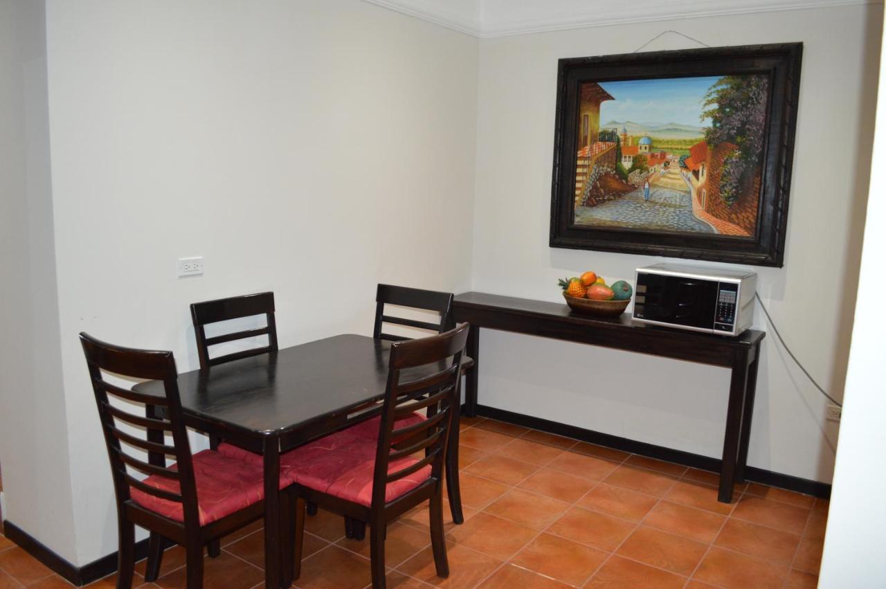 Hotel Villa Antigua ซานซัลวาดอร์ ภายนอก รูปภาพ